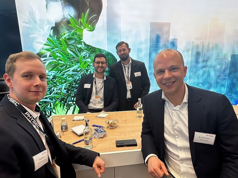 PHYSEC Team auf der E-world